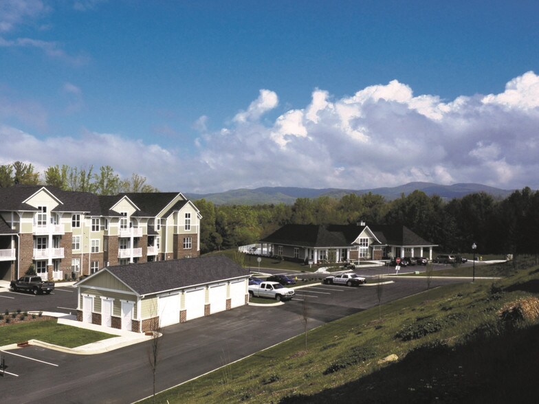 Ballantyne Commons Apartments 824 Half Moon Trl Hendersonville NC