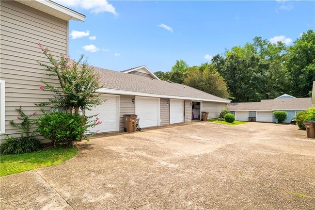 Building Photo - 6505 Cedar Bend Ct