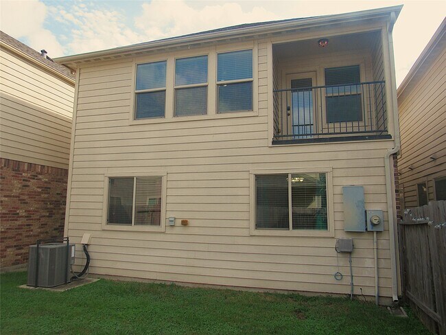 Building Photo - 17043 Amarose Dr