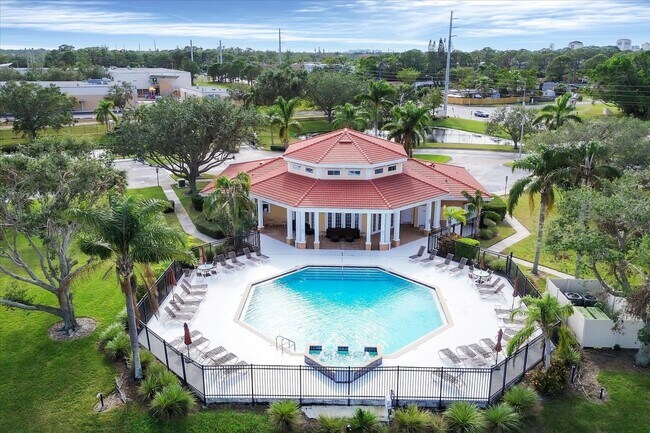 Building Photo - 1015 Villagio Cir