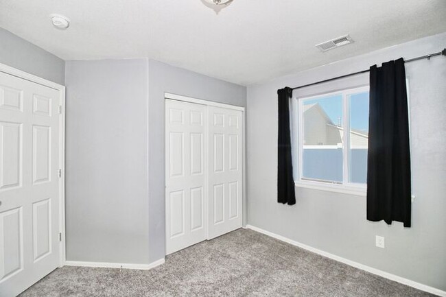 Building Photo - Charming 3 Bed, 2 Bath Townhome in Orchard...