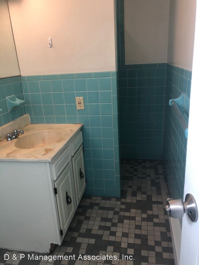 Building Photo - 337 S New St