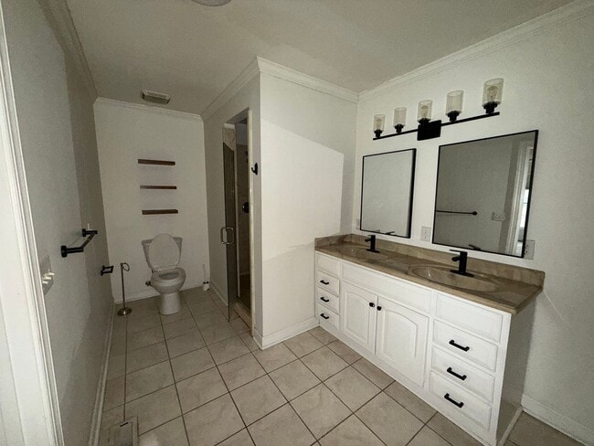 Building Photo - 510 Westwood Cir