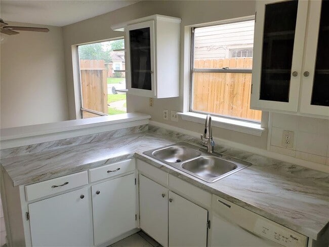 Building Photo - 936 Holbech Ln