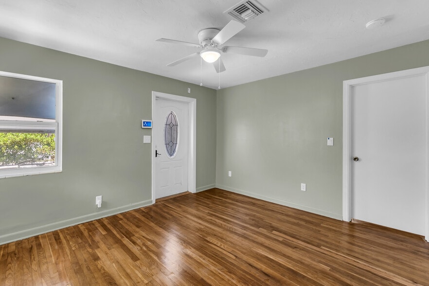 Building Photo - 434 49th St