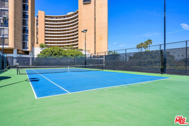 Building Photo - 4267 Marina City Dr