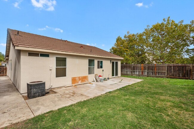 Building Photo - 5520 Muskingham Way