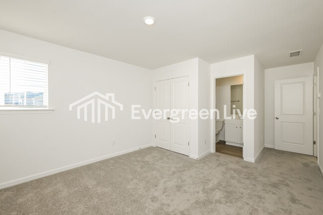 Building Photo - 2476 Lennox Rd SE