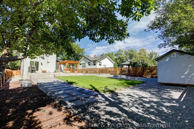 Building Photo - Evolve Real Estate: Stunning Smart Home in Vibrant West Denver! Available March 27th