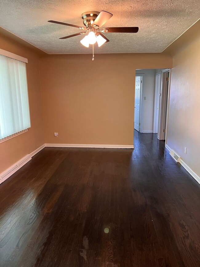 Building Photo - 926 N Ward Ave