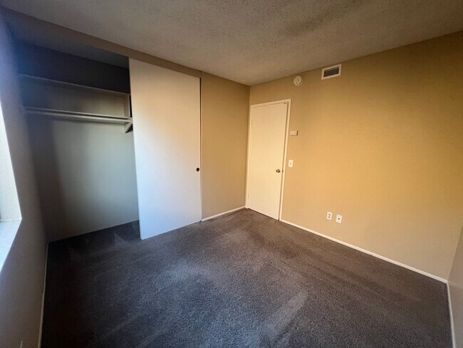 Building Photo - Spacious 4BR/2BA Mira Mesa Home For Rent!