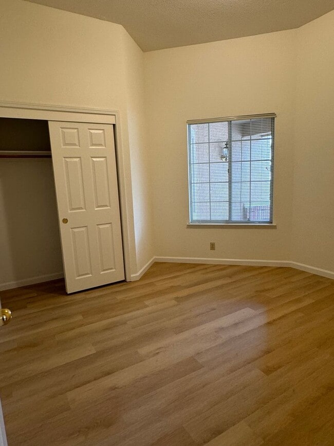Building Photo - 1422 Lorimer Way