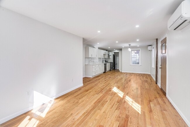 Building Photo - 32 Northey St