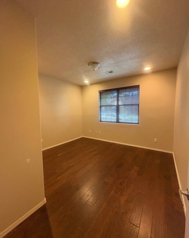 Building Photo - 5247 Via del Cielo Ln