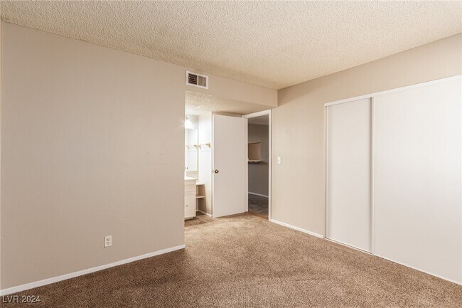 Building Photo - 3701 Snorkel Cir