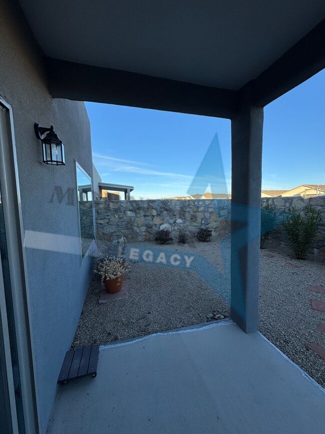 Building Photo - Newer home in desirable Metro area!