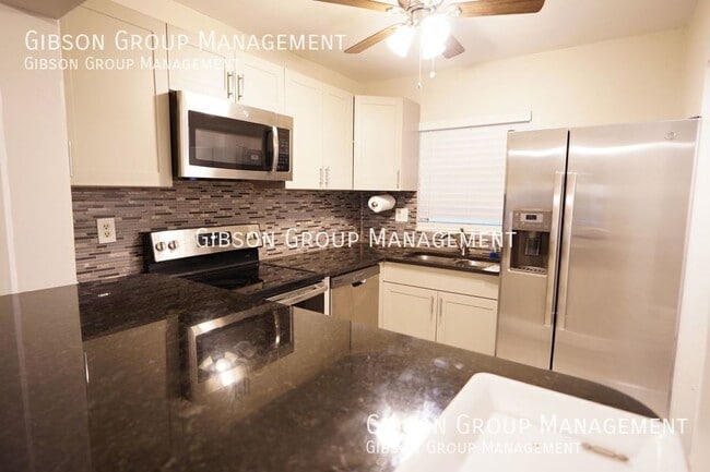 Building Photo - 3000 E SUNRISE LAKES Dr