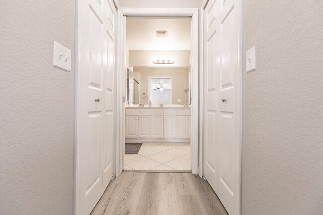 Building Photo - "Charming 3-Bedroom Home with 2 Full Baths and Spacious 2537 Sq Ft in North Port, FL!"