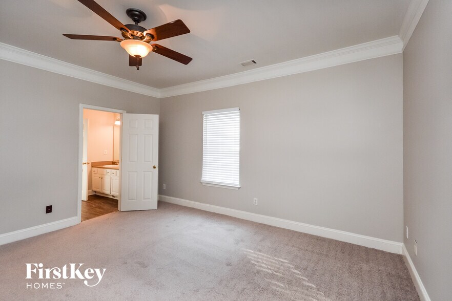 Building Photo - 4611 River Rd