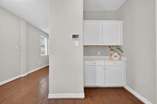 Building Photo - 10321 Mount Winchell Dr