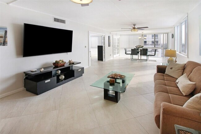 Building Photo - 3100 NE 49th St