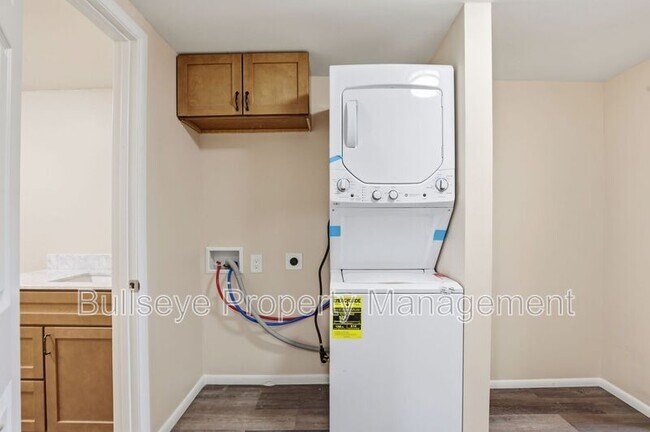 Building Photo - 925 E Garfield St