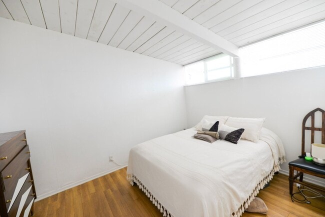 Building Photo - 139 W Canada