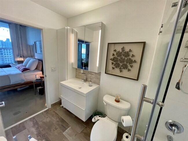 Building Photo - 444 N E St