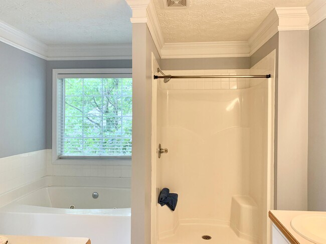 Building Photo - 4442 Keenly Valley Dr NE