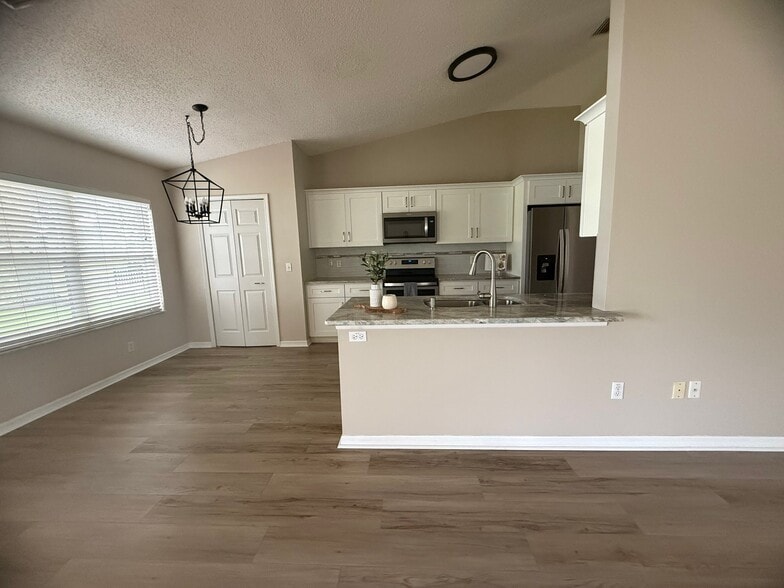 Building Photo - 1744 Arash Cir