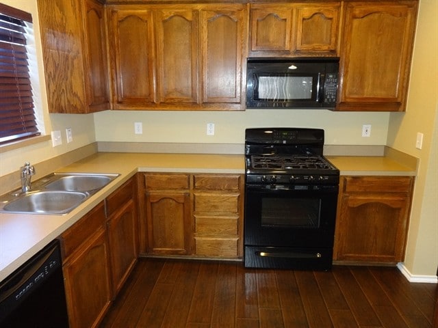 Building Photo - 6001 Melanie Dr