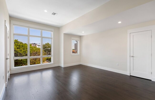 Building Photo - 1639 Maple St