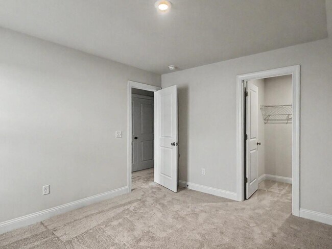 Building Photo - 7461 Linda Vis Ln
