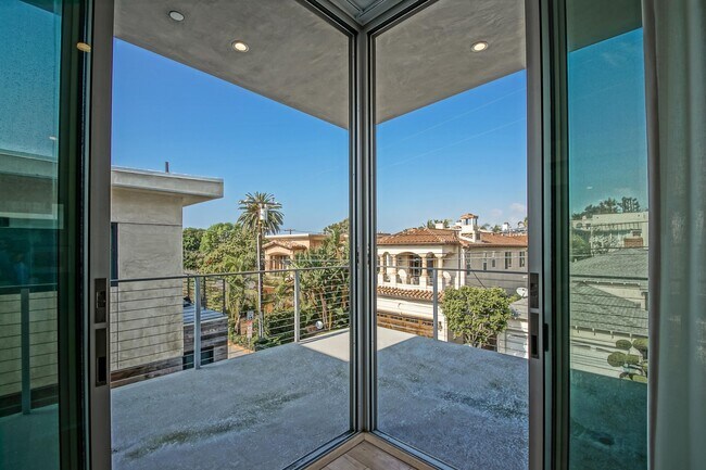 Building Photo - NEWER, LUXURIOUS & MODERN, 2920 SQ FT HOME W/ HIGH END DETAILS, AMAZING DECK/BALCONY SPACE, 2-CAR...