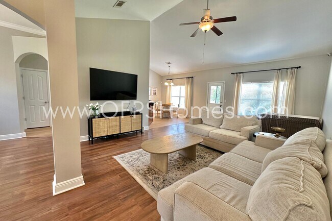 Building Photo - 606 Rowan Cir