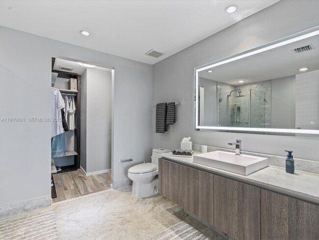 Building Photo - 801 S Miami Ave