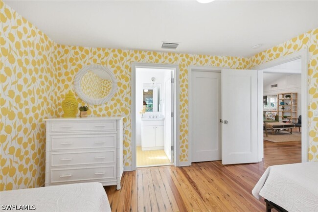 Building Photo - 92 10th Ave S