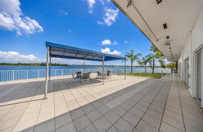 Building Photo - 1175 NE Miami Gardens Dr