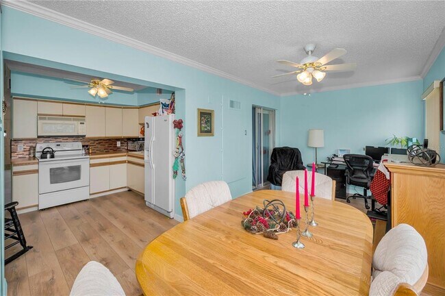 Building Photo - 2428 Columbia Dr