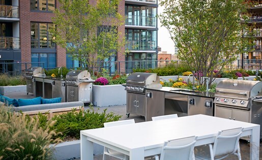 Building Photo - 600 N Wells St