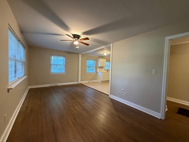 Building Photo - Updated Cottage with a country Setting