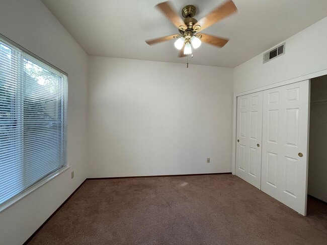Building Photo - Private 2bd/1ba Condo with 1 car garage - Available Now!