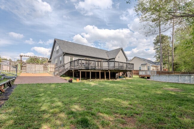 Building Photo - 220 Dolphin Dr