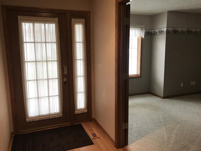 Building Photo - 783 Holly Creek Dr