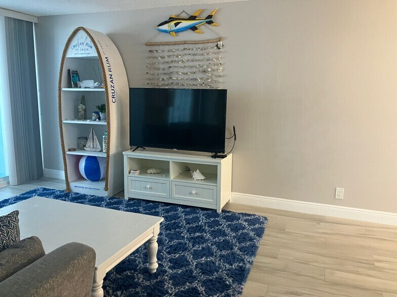 Building Photo - 111 Briny Ave