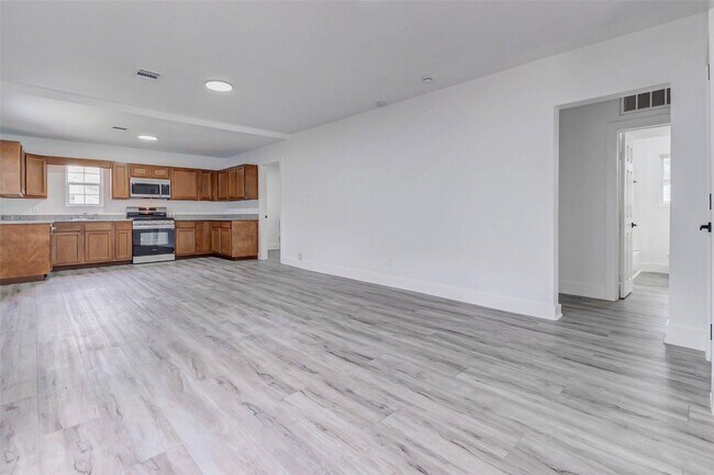 Building Photo - 8505 Denby St