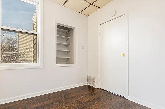 Building Photo - 385 Princeton Ave