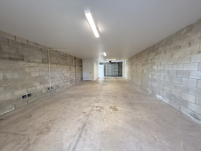 Building Photo - Waterfront 3 bedroom townhome with dock!