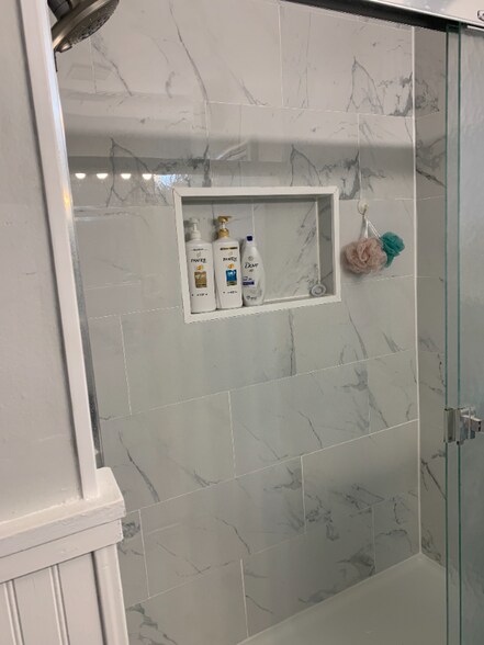 Building Photo - 214 Sand Creek Rd