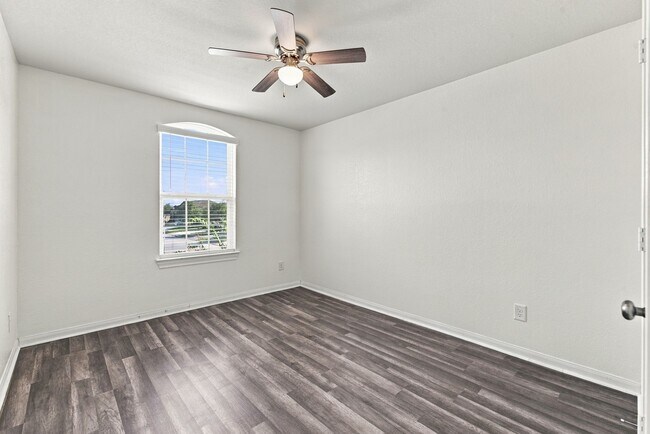 Building Photo - 24250 Prairie Glen Ln
